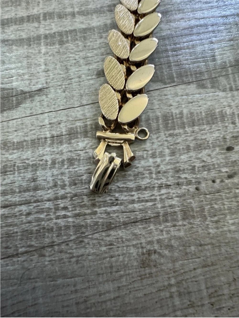N/A elegant gold