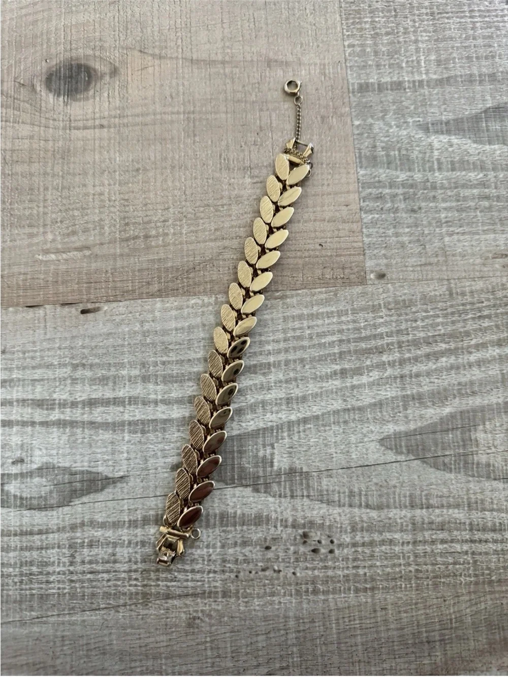 N/A elegant gold