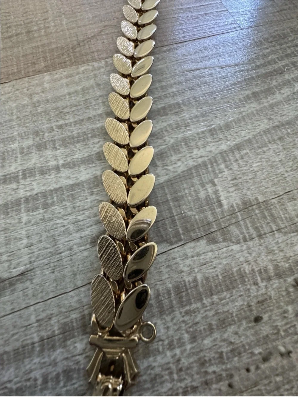 N/A elegant gold