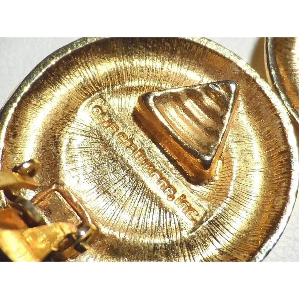 Liz Claiborne Gold Tone and Orange EarringsLIZ CLAIBORNE CLIP EARRINGS