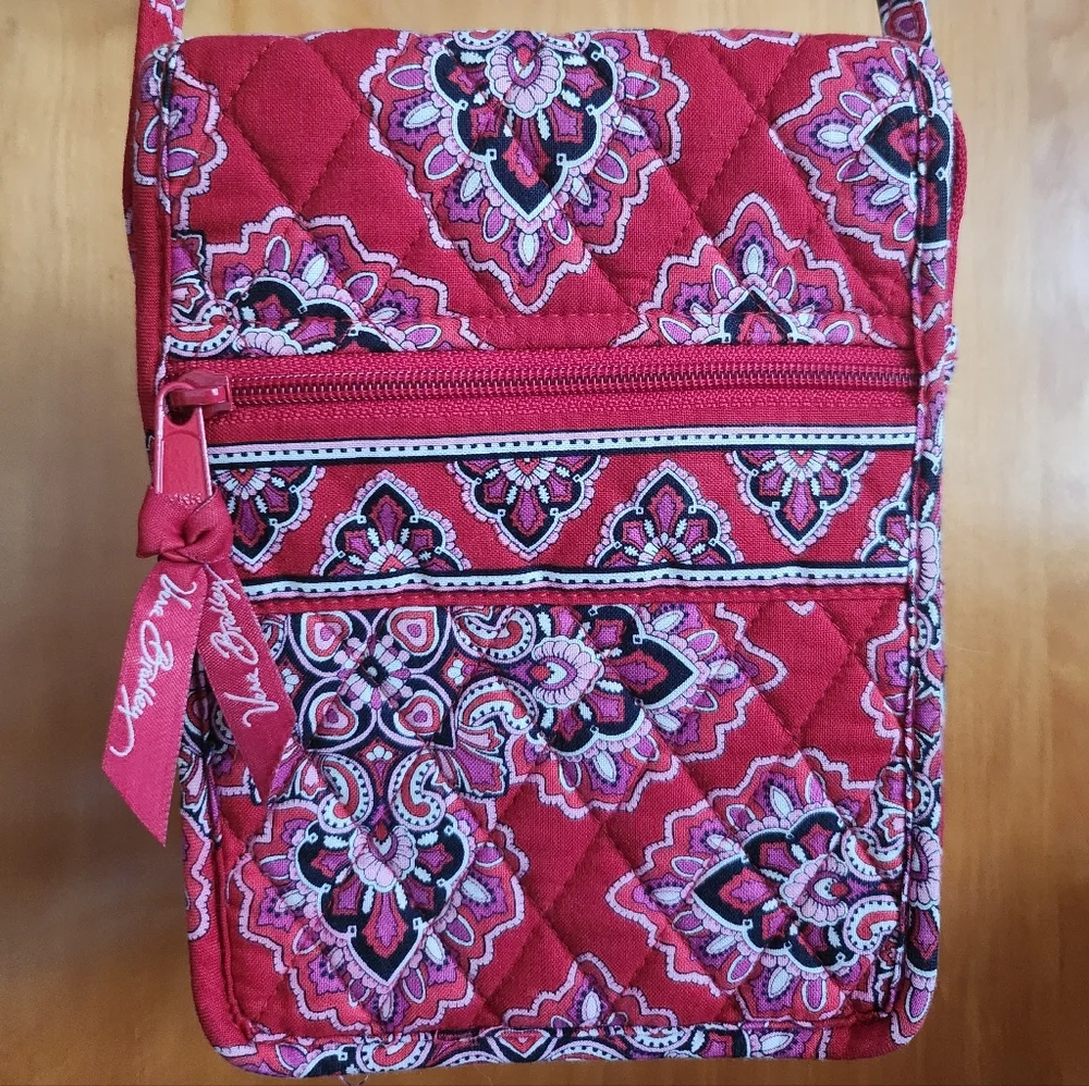 Vera Bradley chic crossbody
