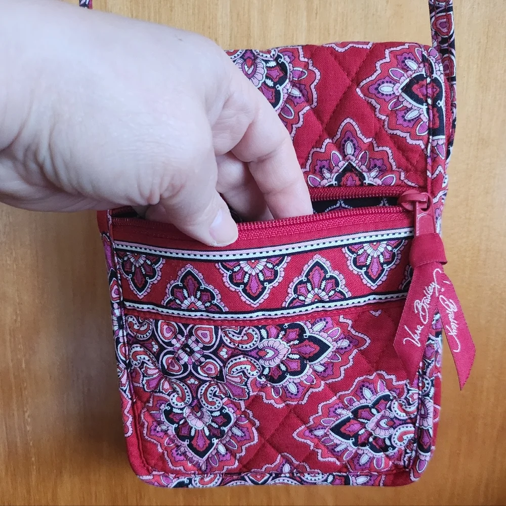 Vera Bradley chic crossbody