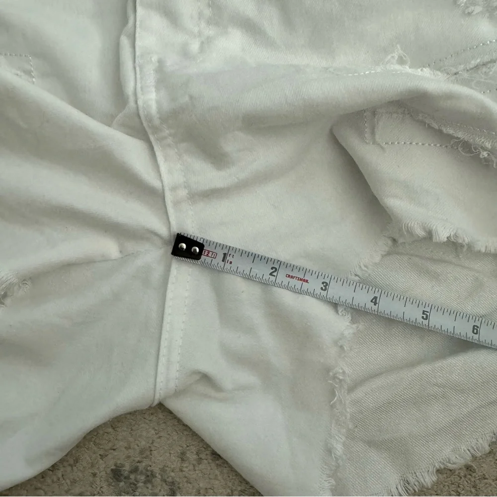 Like 🆕 Distressed cotton blend 3.5” inseam boutique jean shorts