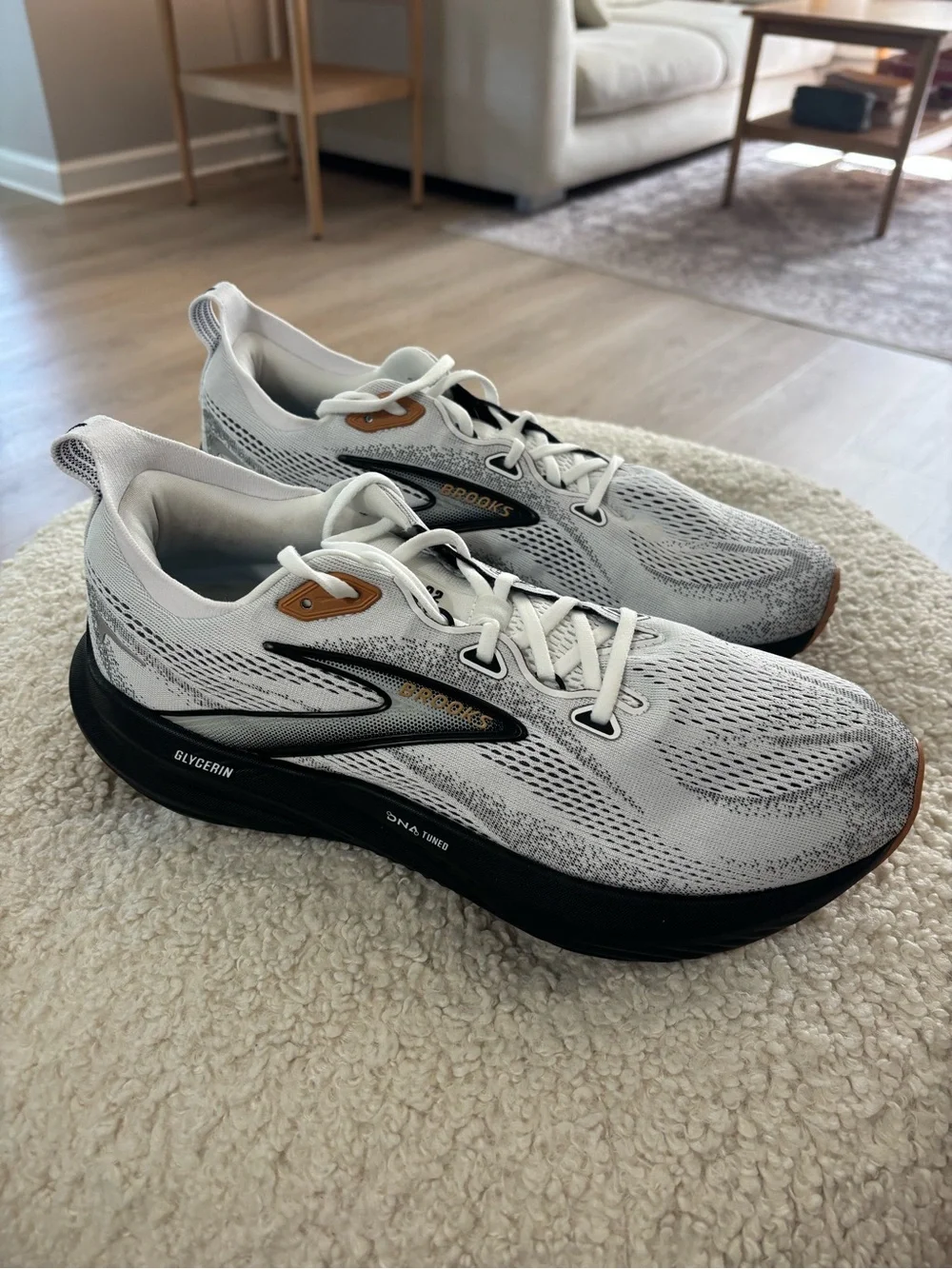 Brooks like new