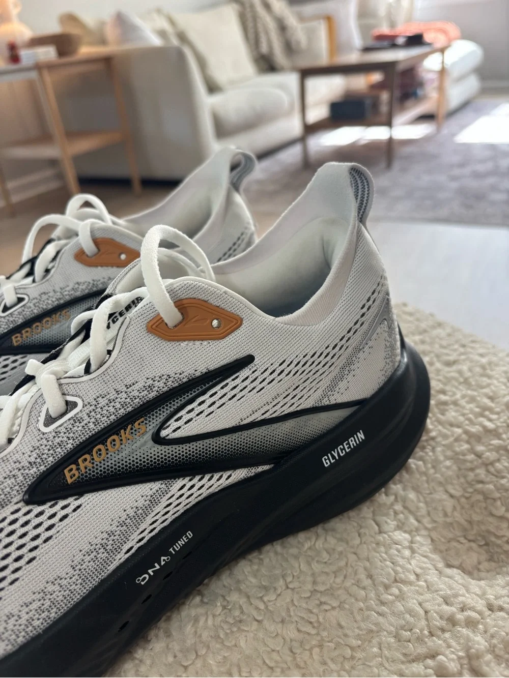 Brooks like new