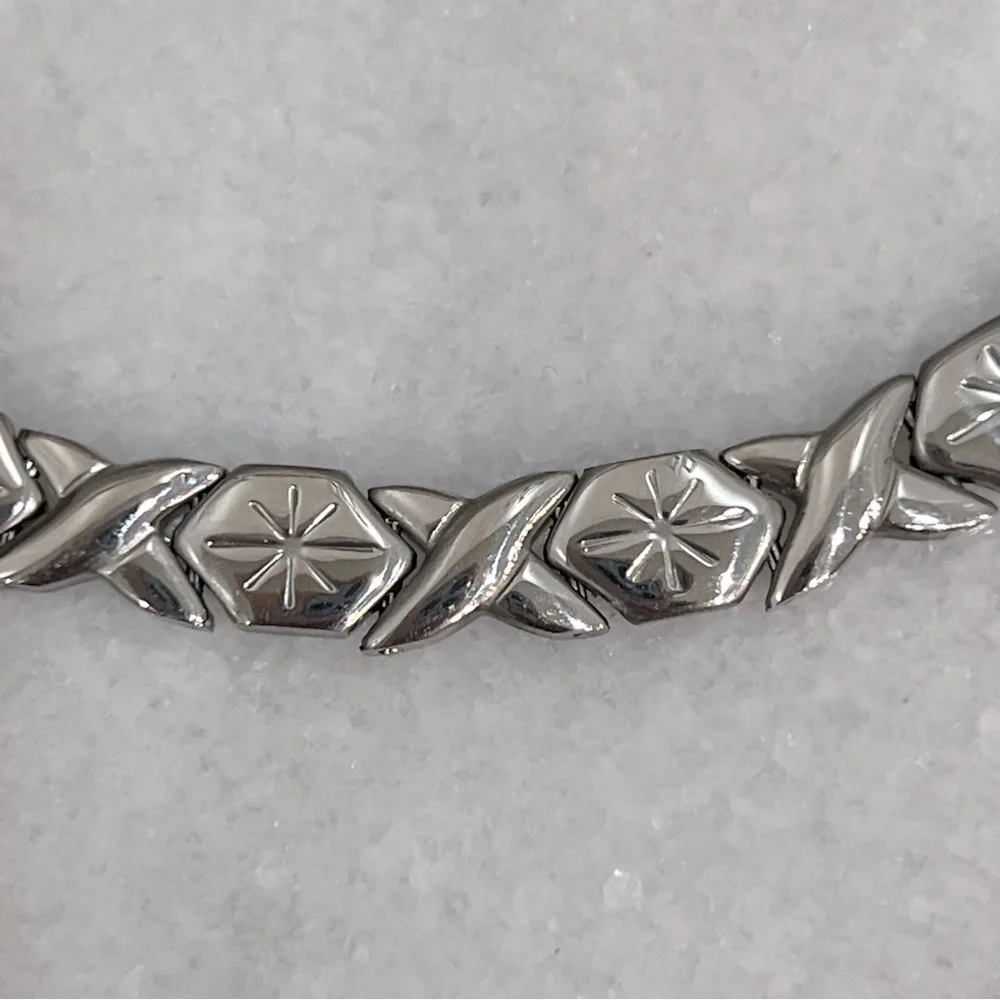 Criss Cross and Stars Silver 18” Necklace