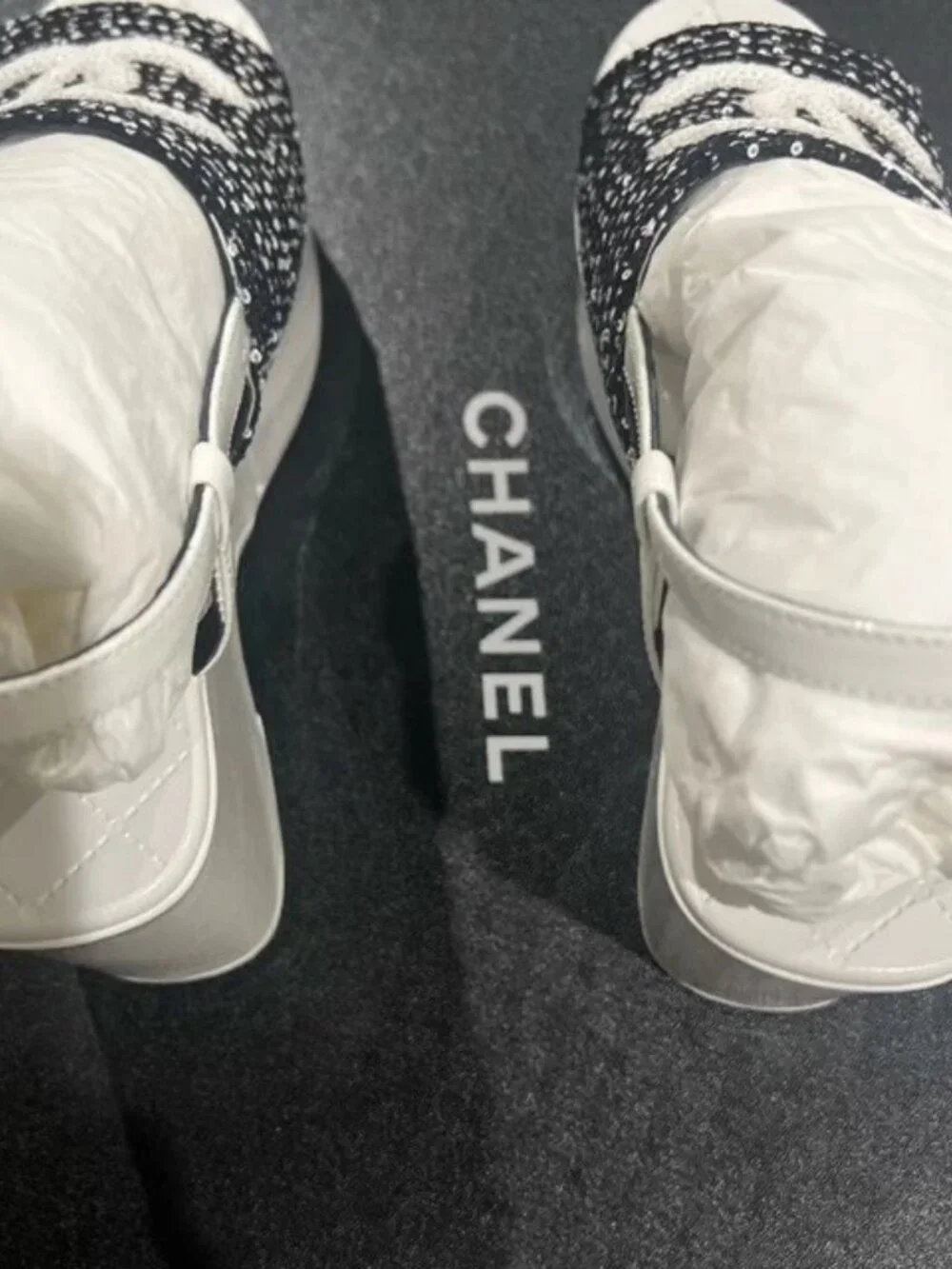 CHANEL tweed cc