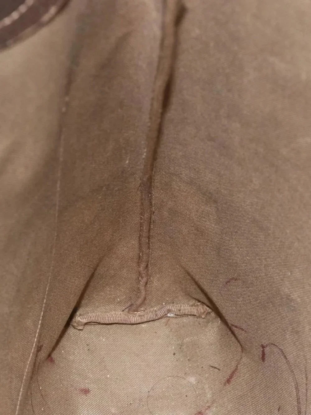 Gucci brand	gucci color	beige