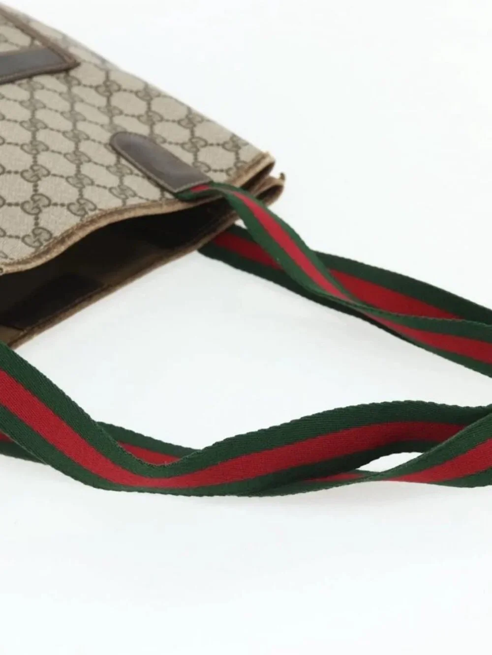 Gucci brand	gucci color	beige