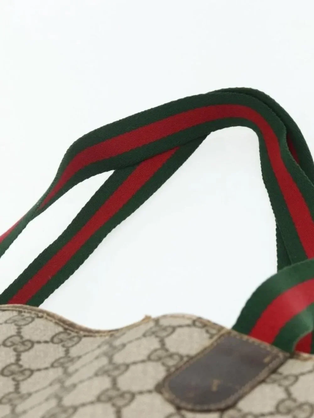 Gucci brand	gucci color	beige