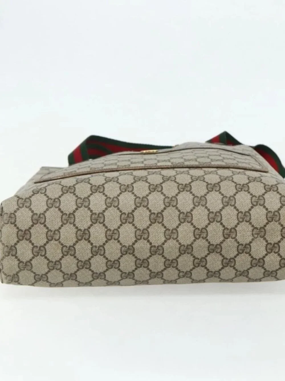 Gucci brand	gucci color	beige
