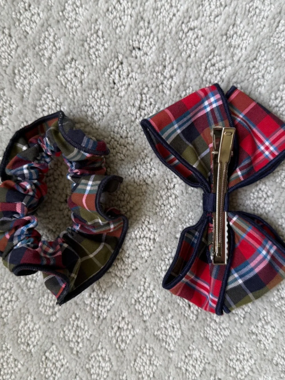 Tommy Hilfiger hair bow