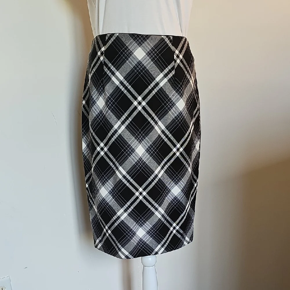 White House Black Market Black and White Plaid Pencil Skirt