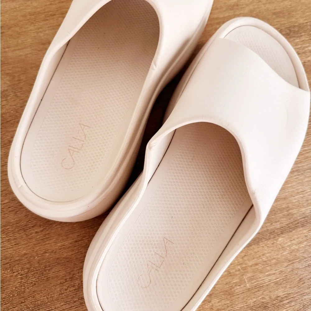 CALIA by Carrie Underwood calia platform