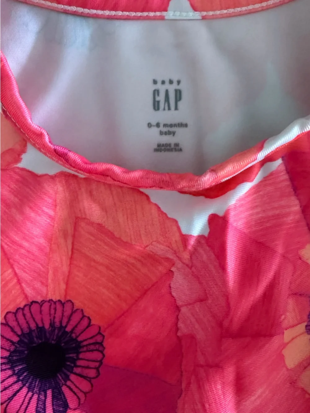 GAP vibrant hot