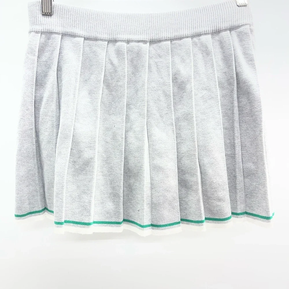 Daisy‎ Light Gray Pleated Mini Skirt skort with Green Hem Accent