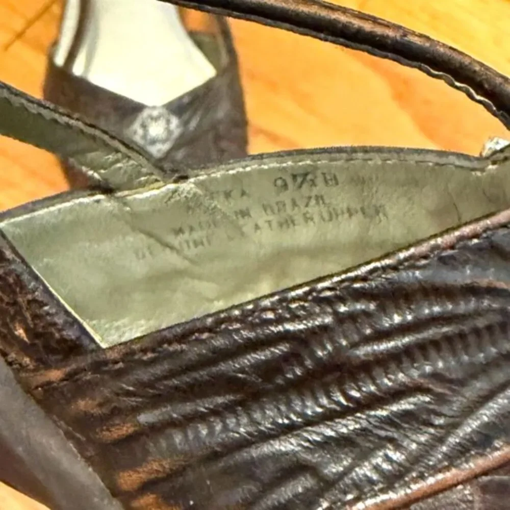 Vintage 90s UNISA Brown Leather Slingback Heels Pointed Toe Jewel Accent Sz 9.5