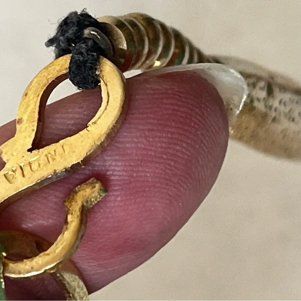 N/A stunning gold