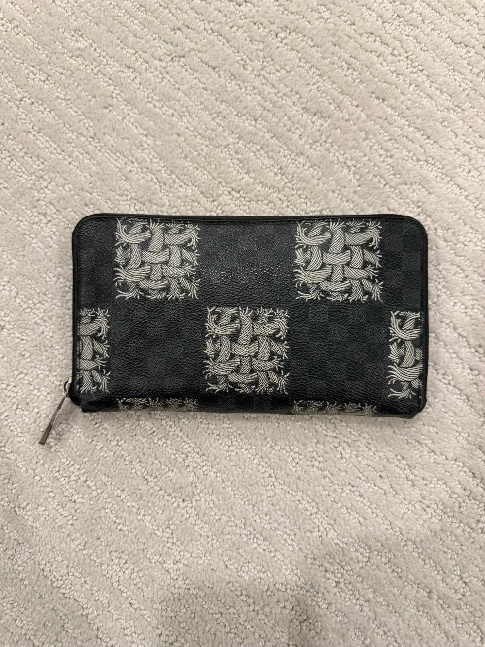 Louis Vuitton x Christopher Nemeth limited edition damier print zippy organizer