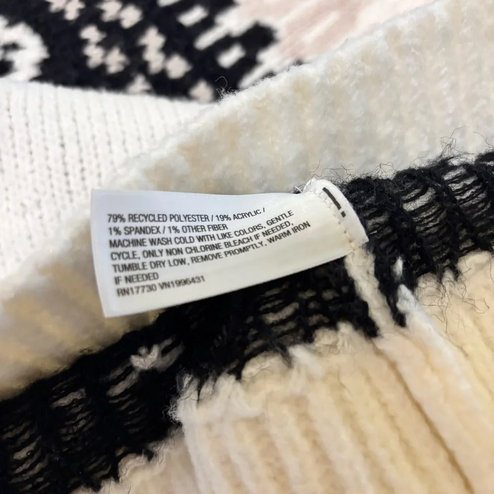 Universal Thread Black and Cream Turtleneck Sweater