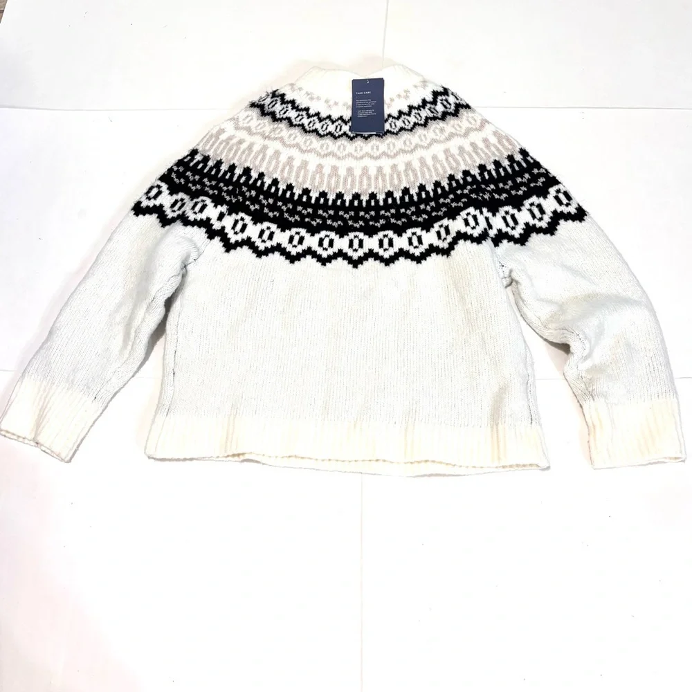 Universal Thread Black and Cream Turtleneck Sweater