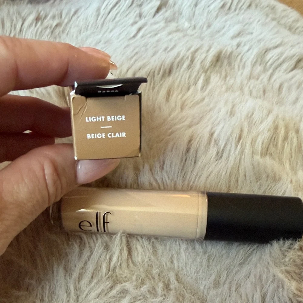 NWT ELF 16HR Camo Concealer - Light Beige