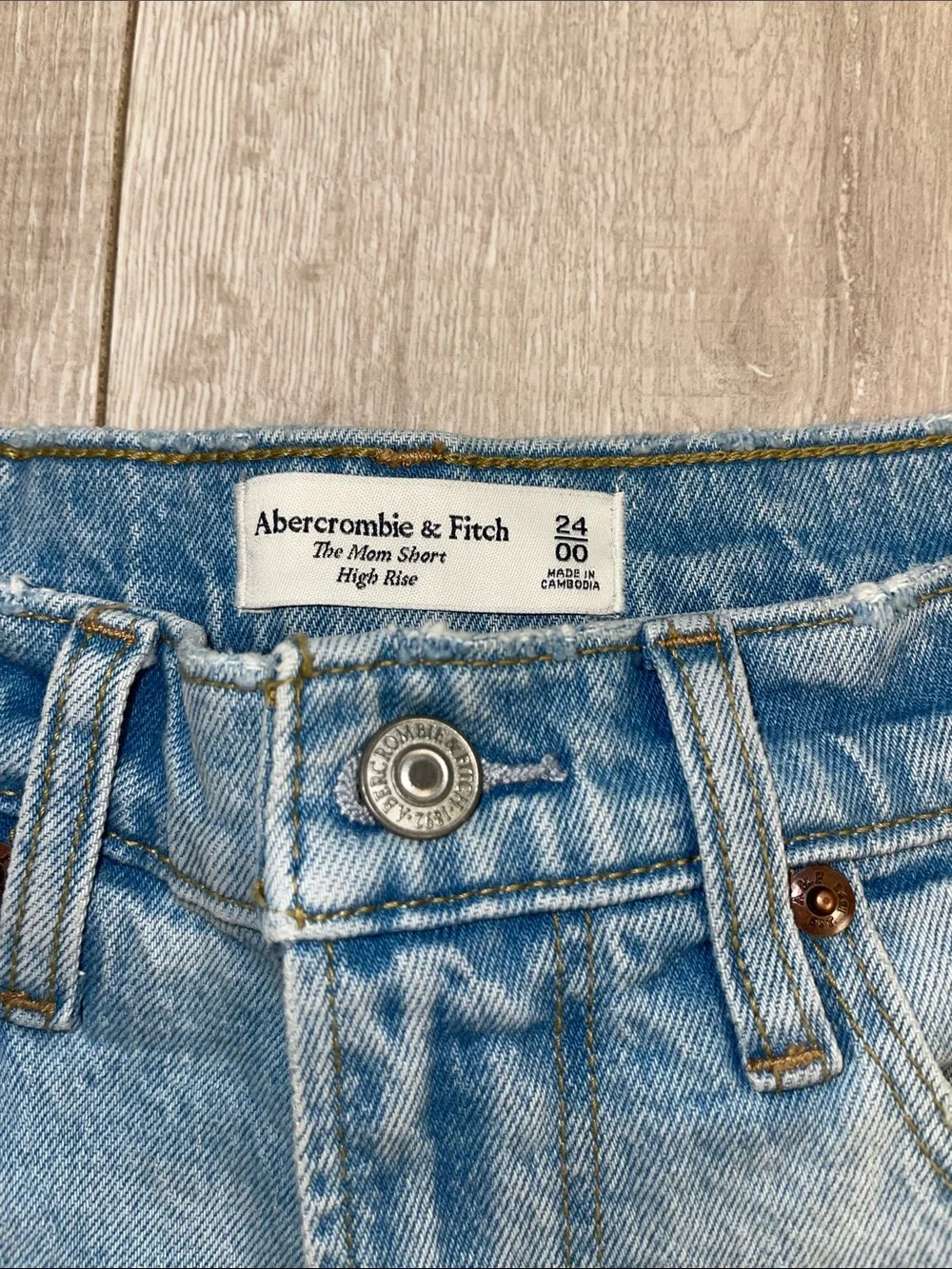 Abercrombie & Fitch Light Blue High-Rise Denim Cutoff Shorts ‘The Mom Short’ 24