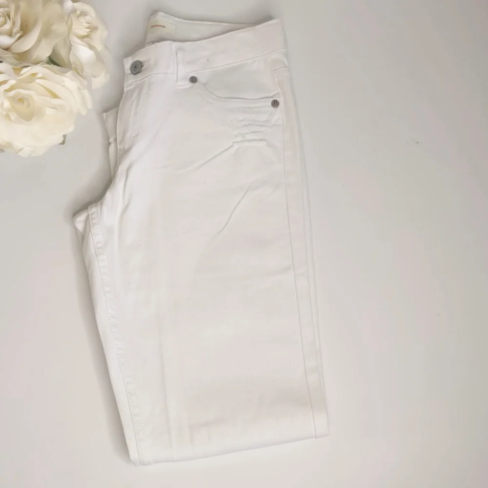 Levi Strauss BOYFRIEND Distressed White Crop Jeans size 16 Reg Adjustabl…