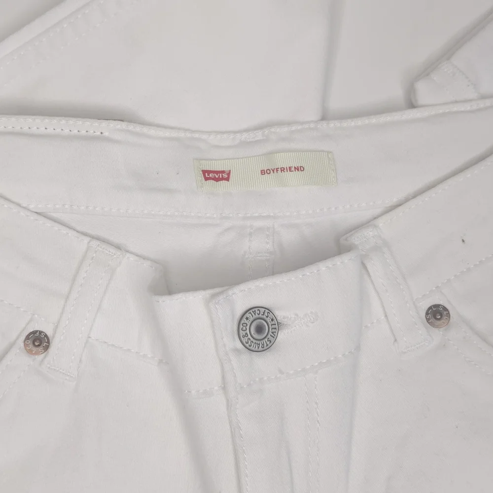 Levi Strauss BOYFRIEND Distressed White Crop Jeans size 16 Reg Adjustabl…