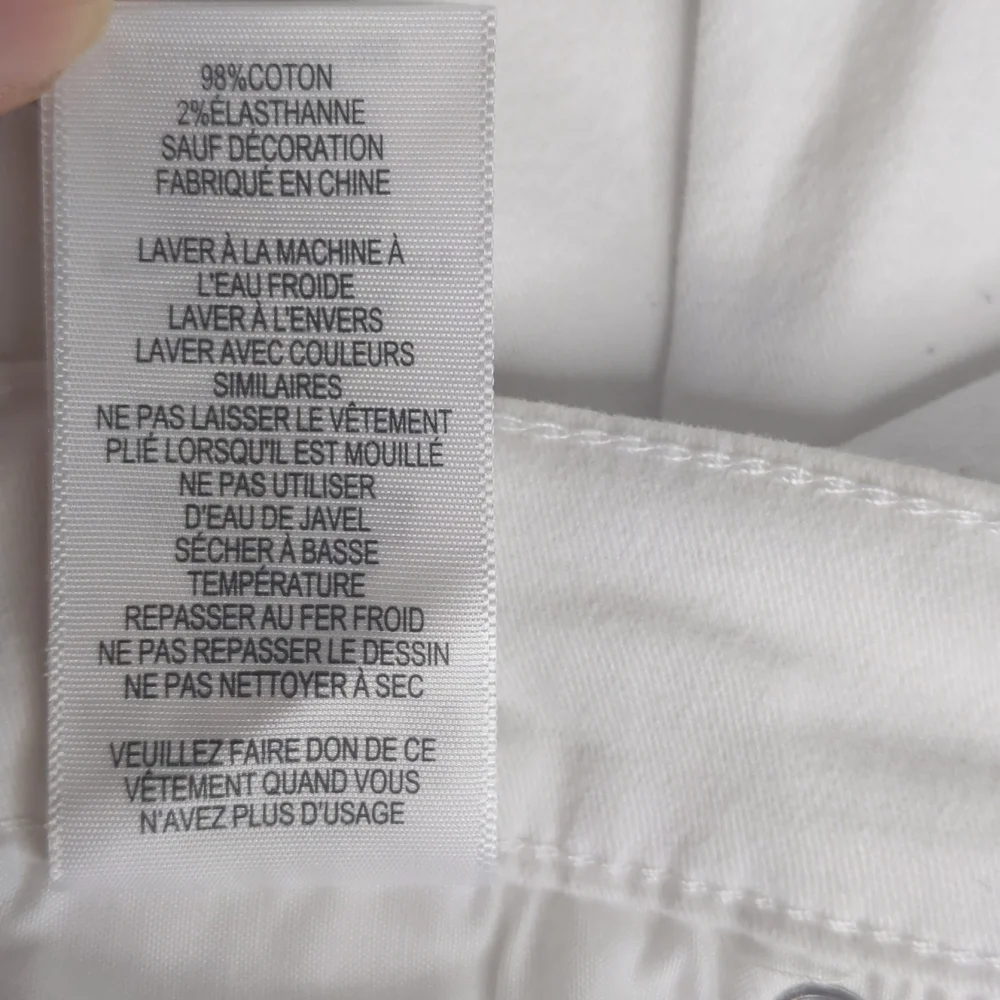 Levi Strauss BOYFRIEND Distressed White Crop Jeans size 16 Reg Adjustabl…