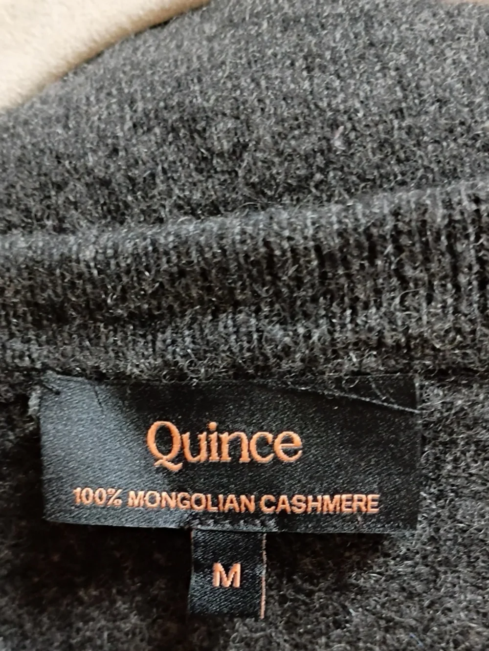 Quince Men's V-Neck Cashmere Sweater  Charcoal Gray sz M