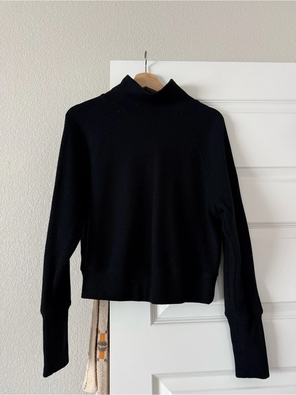ALO Yoga mock great subtle