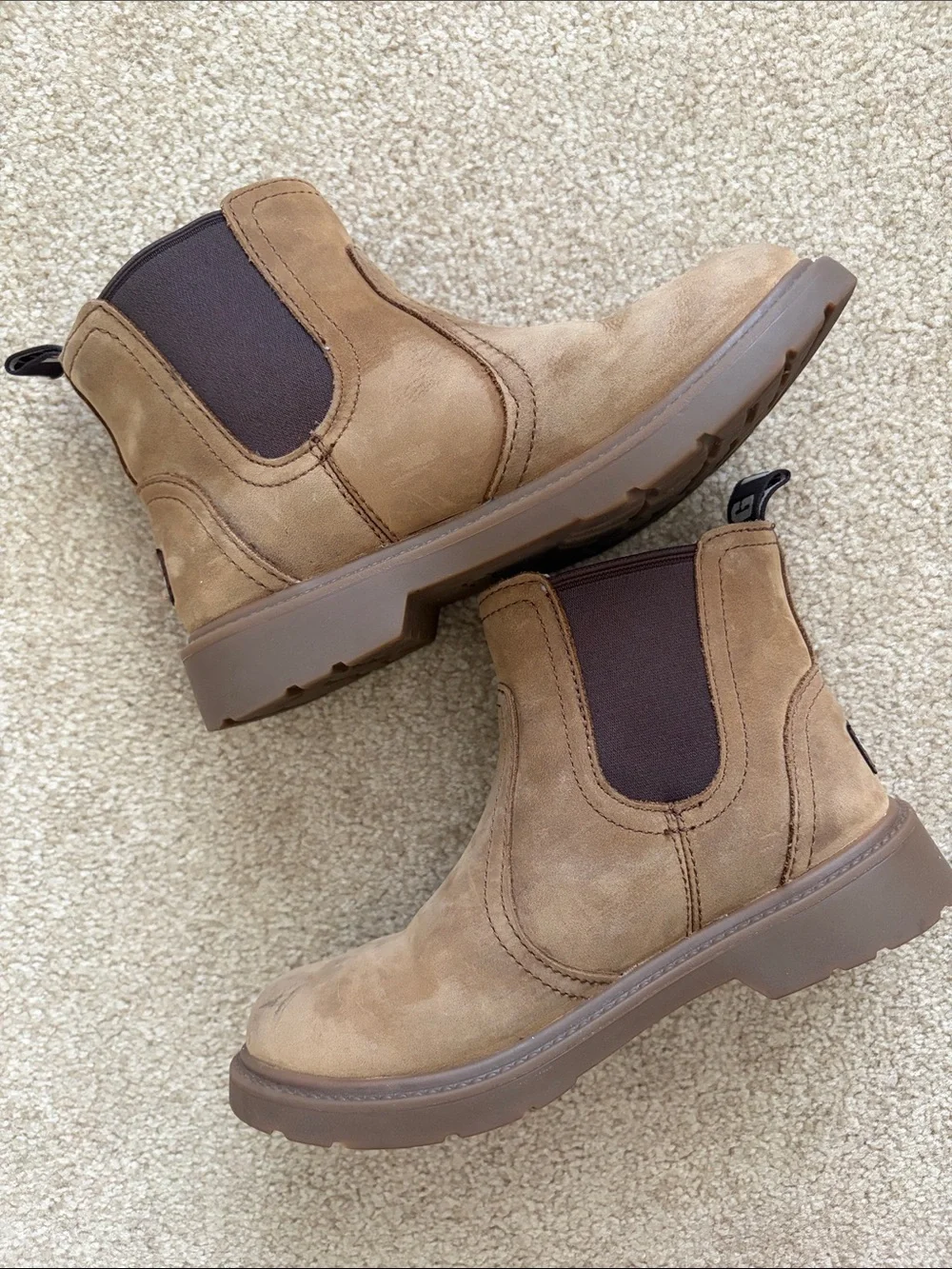UGG excellent small