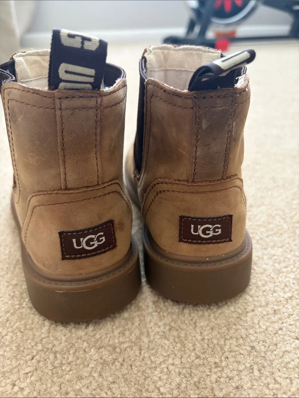UGG excellent small
