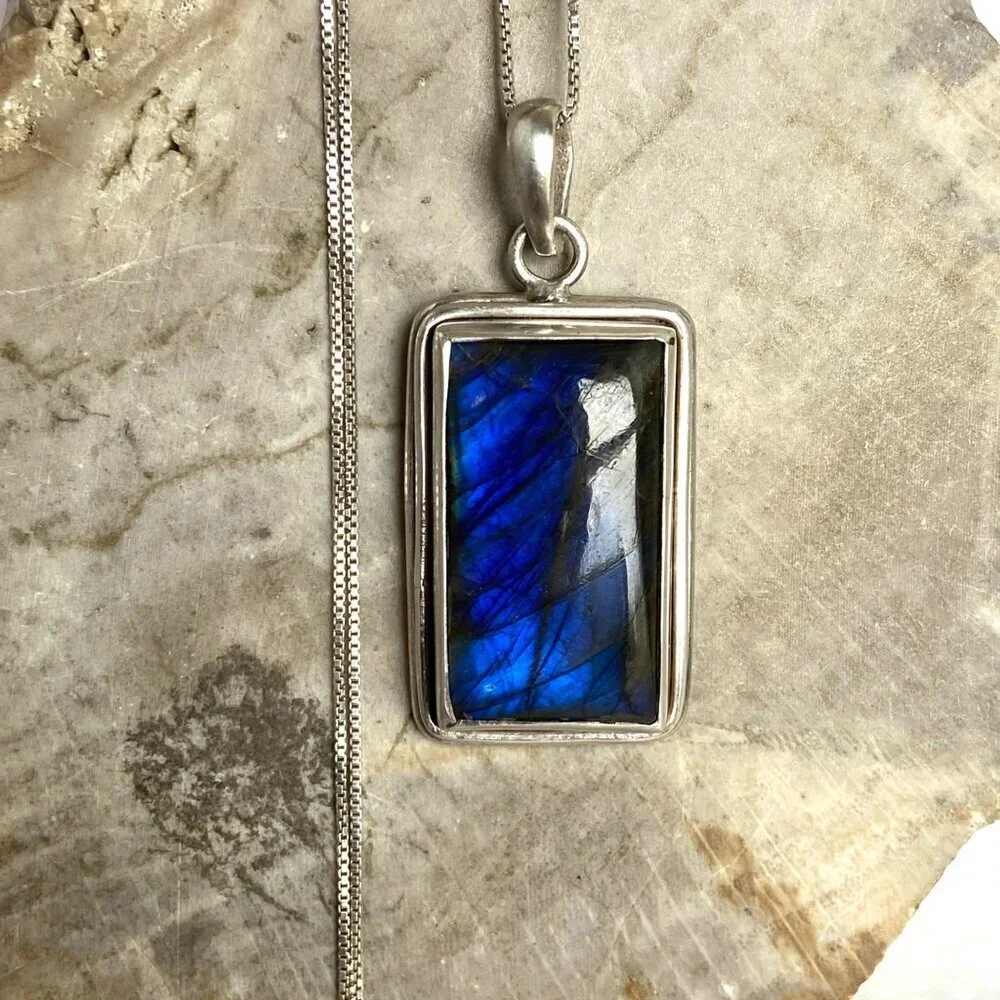 Sterling Silver 925 Bezel Set Blue Flash Labradorite Pendant Necklace 18