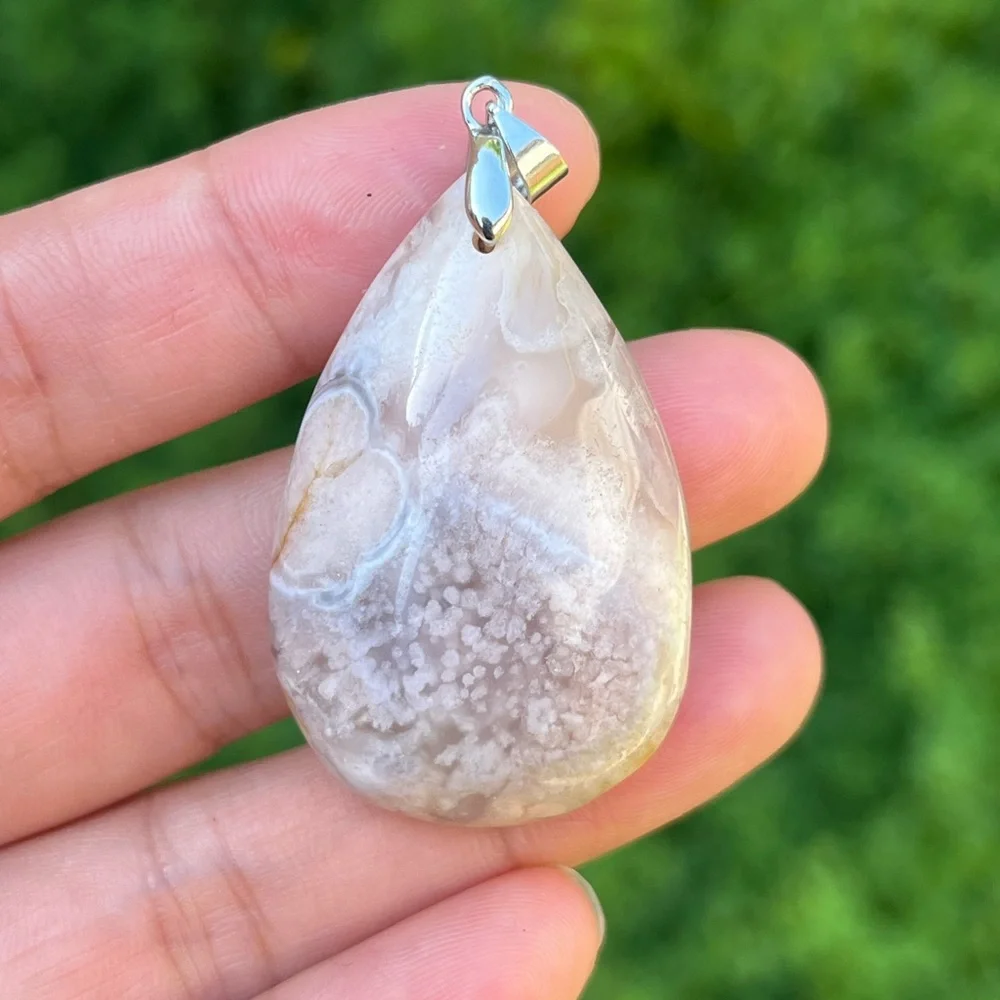 Silver‎ plated flower agate pendant