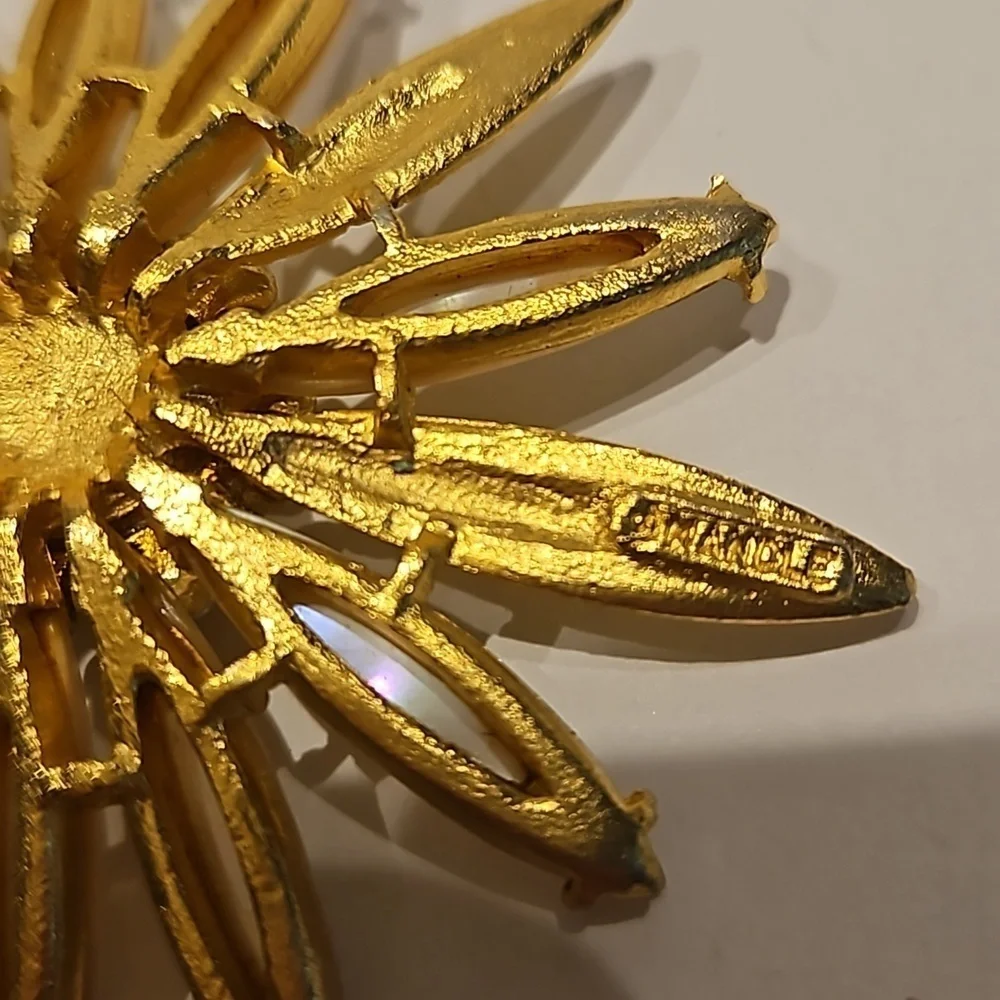 MANDLE Sunflower w/ Mother of Pearl & Faux Pearls on Goldtone Brooch