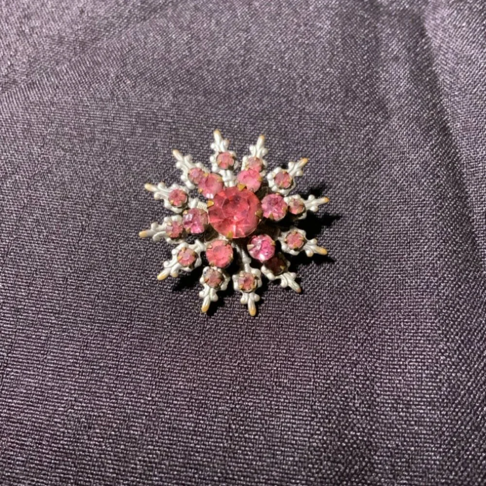 Vtg. Red and Clear Rhinestone‎ Snowflake Brooch (Br)