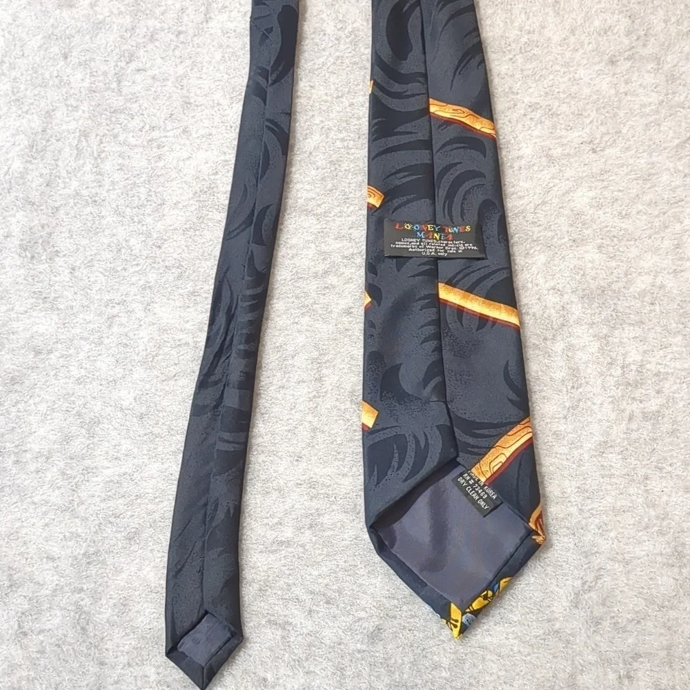 Vintage 1996 Looney Tunes Mania Long Bugs, Taz And Coyote Polyester Tie