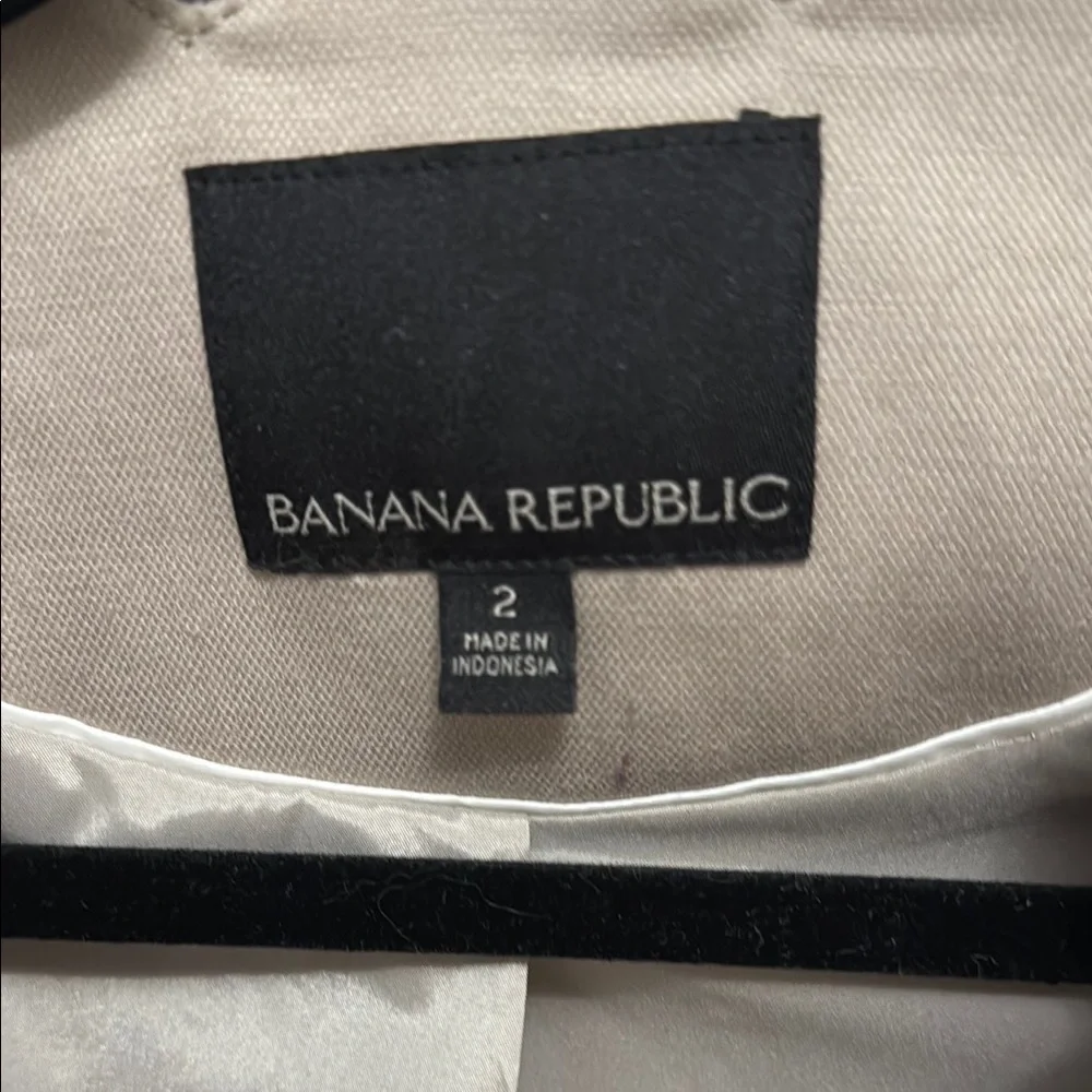 Banana Republic chic banana