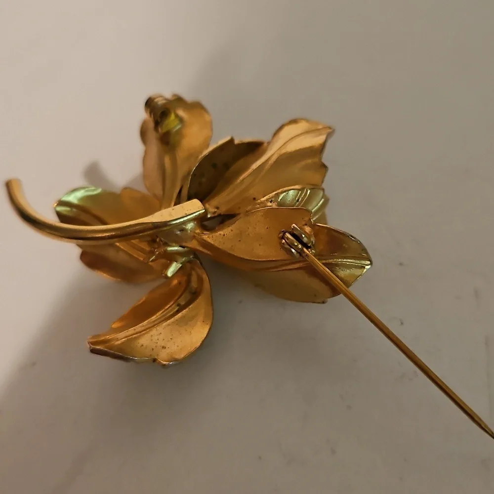 Elegant Rhinestone & Goldtone Floral Brooch