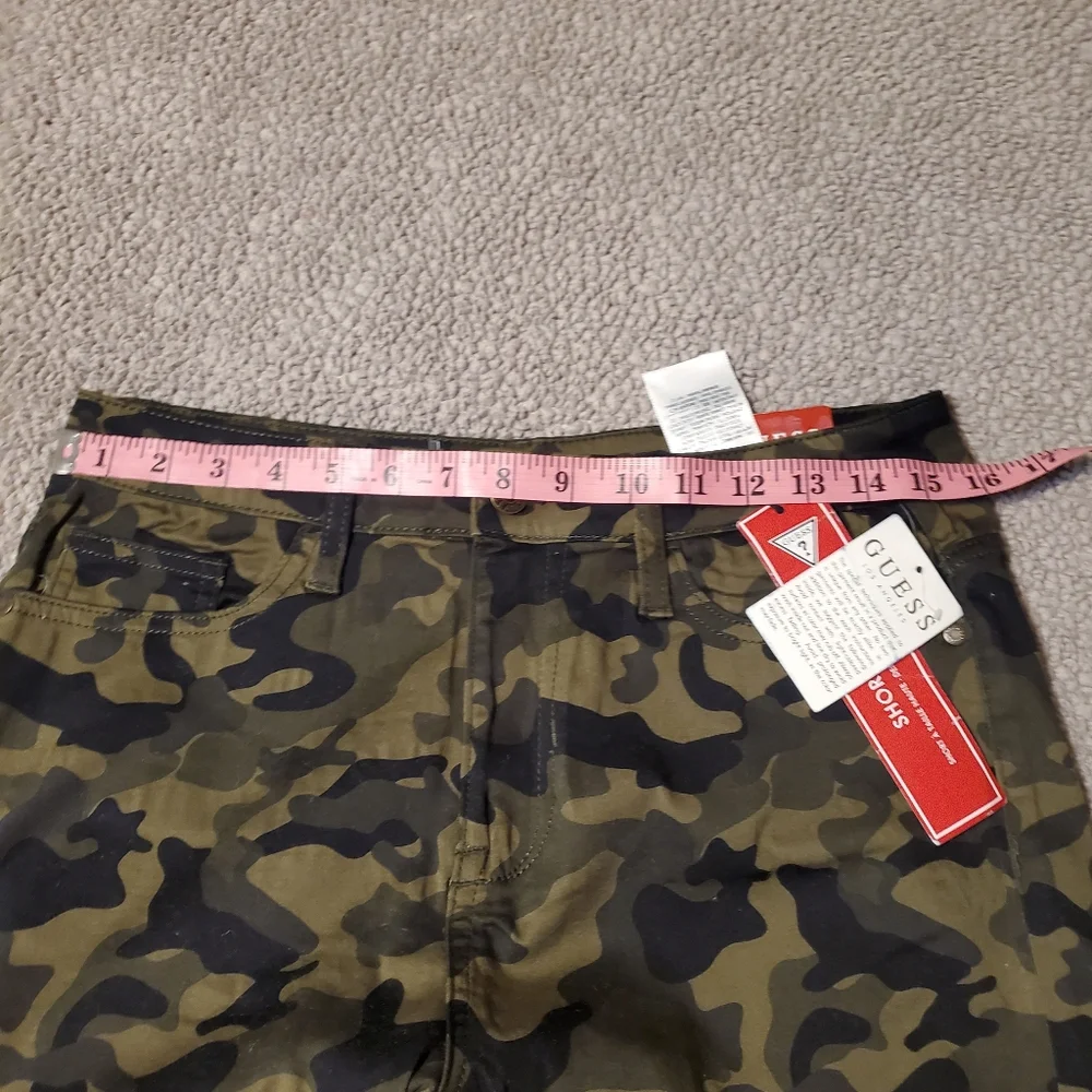 Guess Clementine HR Cuffed Stretch Shorts Brooks Camouflage Juniors Sz 32 NWT