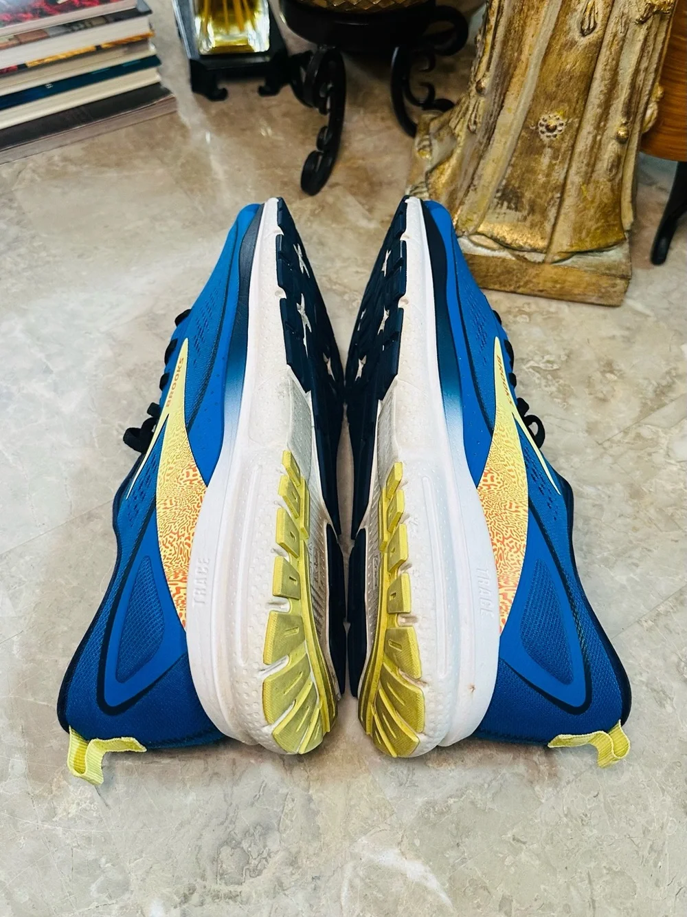Brooks men trace