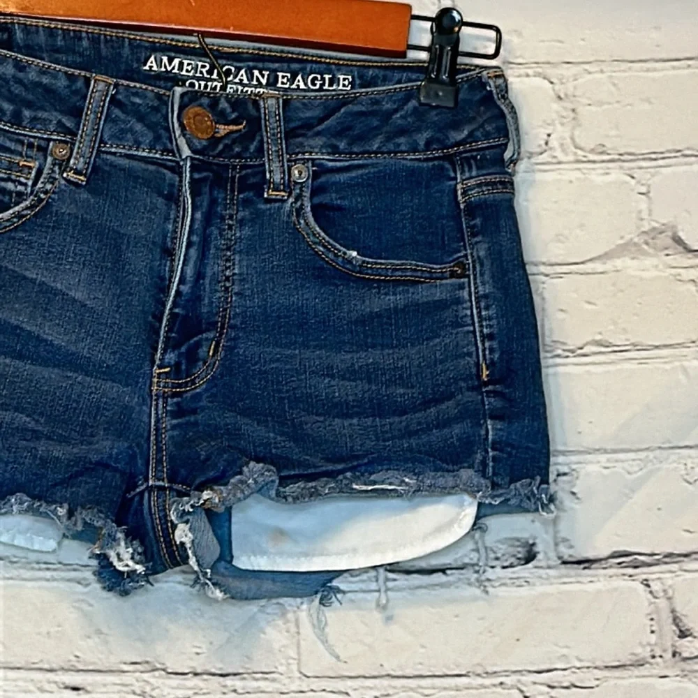 American Eagle Outfitters looking message 75”