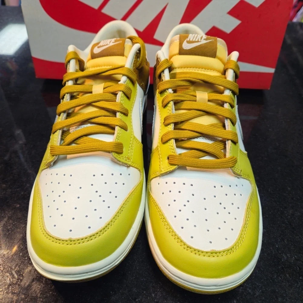 Nike coconut sz saturn