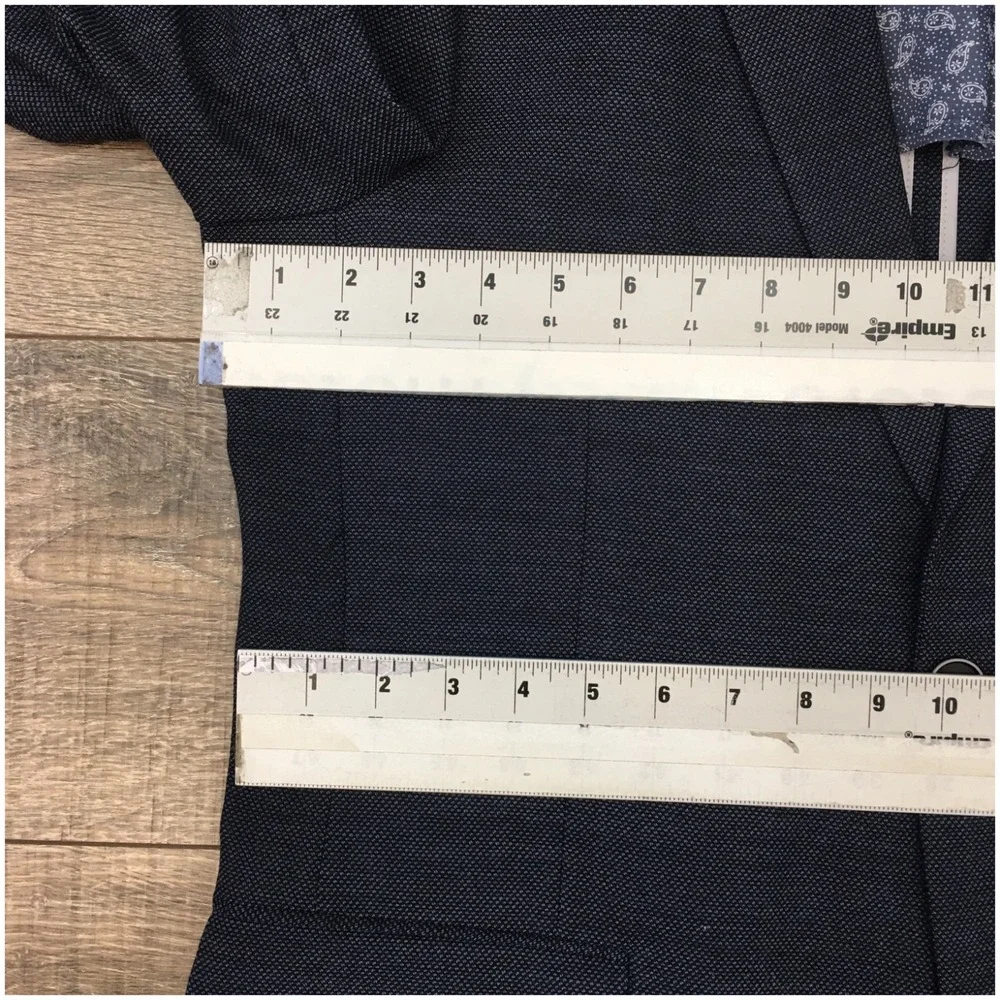 Tommy Hilfiger customer carefully sleeves
