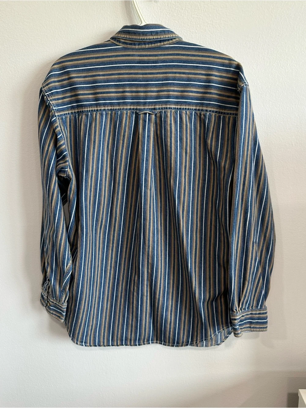 Basic Editions Men’s Striped Button Down Shirt Medium Blue Tan 100% Cotton