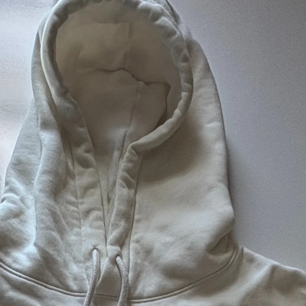 H&M sweater color