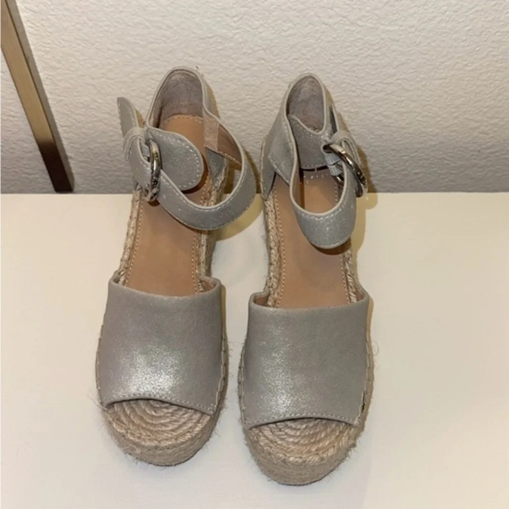 Marc Fisher Alida‎ Gray Silver Metallic Platform Espadrille Sandals Size 5