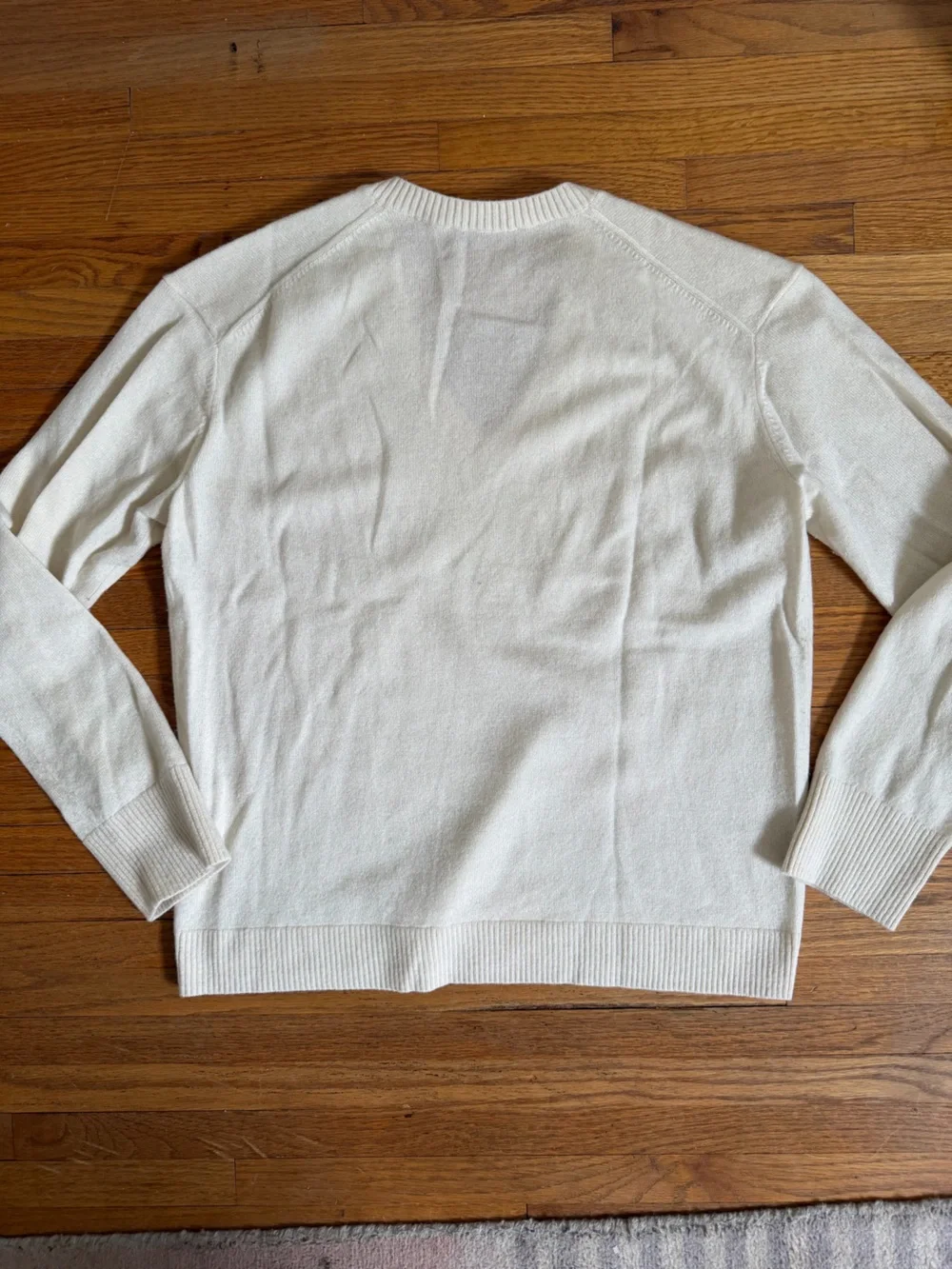 Everlane cashmere neck